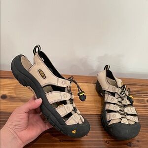 Keen Newport Waterproof Sport Sandals Hiking Water Shoes Beige Leather Size 8.5